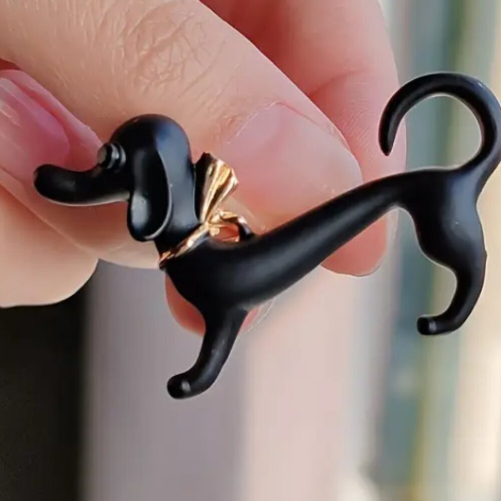 🌺 🌺 🌺 Charming Dachshund Brooch Pin with Green Eyes & Golden Bow - Picture 3 of 3